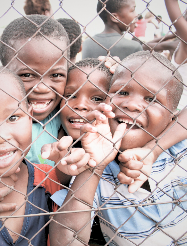 Unterstütze ROOTS & BRIDGES