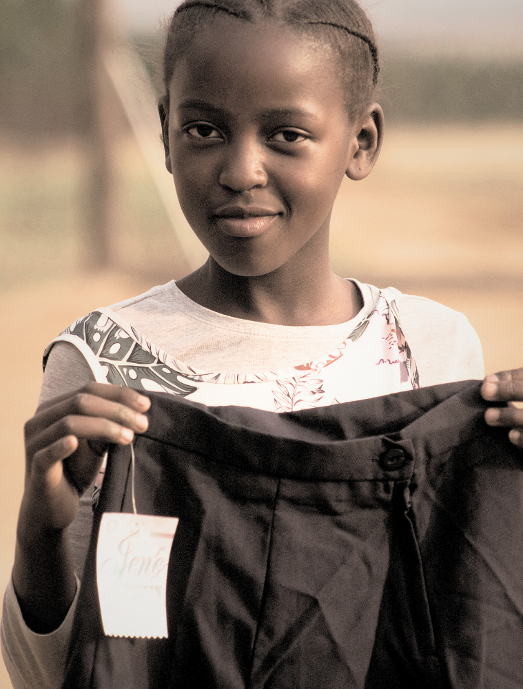 Spendiere eine Schuluniform